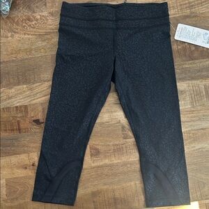 NWT Lululemon Black Patterned Active Capri Leggings (Run: Inspire Crop II)